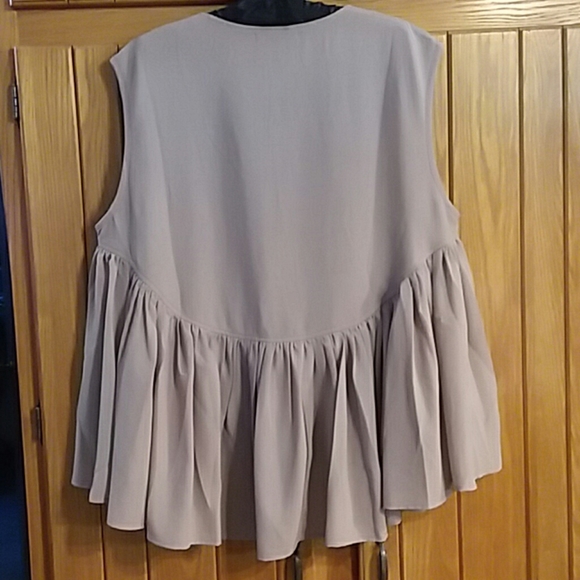 inLUV Embroidered Sleeveless Hi Low Top Size 2X - Picture 2 of 6